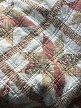 jcpenney Floral Star Patchwork Quilt in Pink, Cream and Green